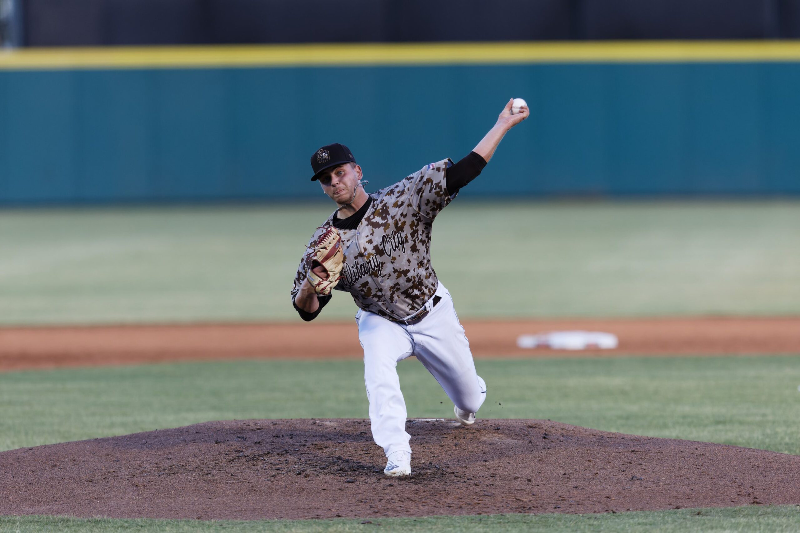 Padres LHP Robby Snelling